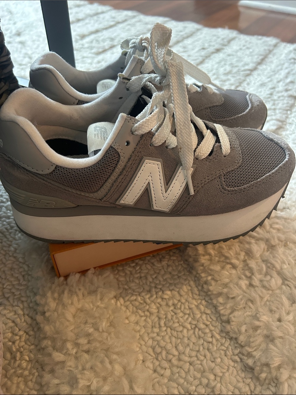 New Balance 574 Women’s Grey and White Platform Sneakers Sz 7